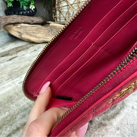 PRADA - Quilting wallet w/ box & COA - Picture 12 of 12